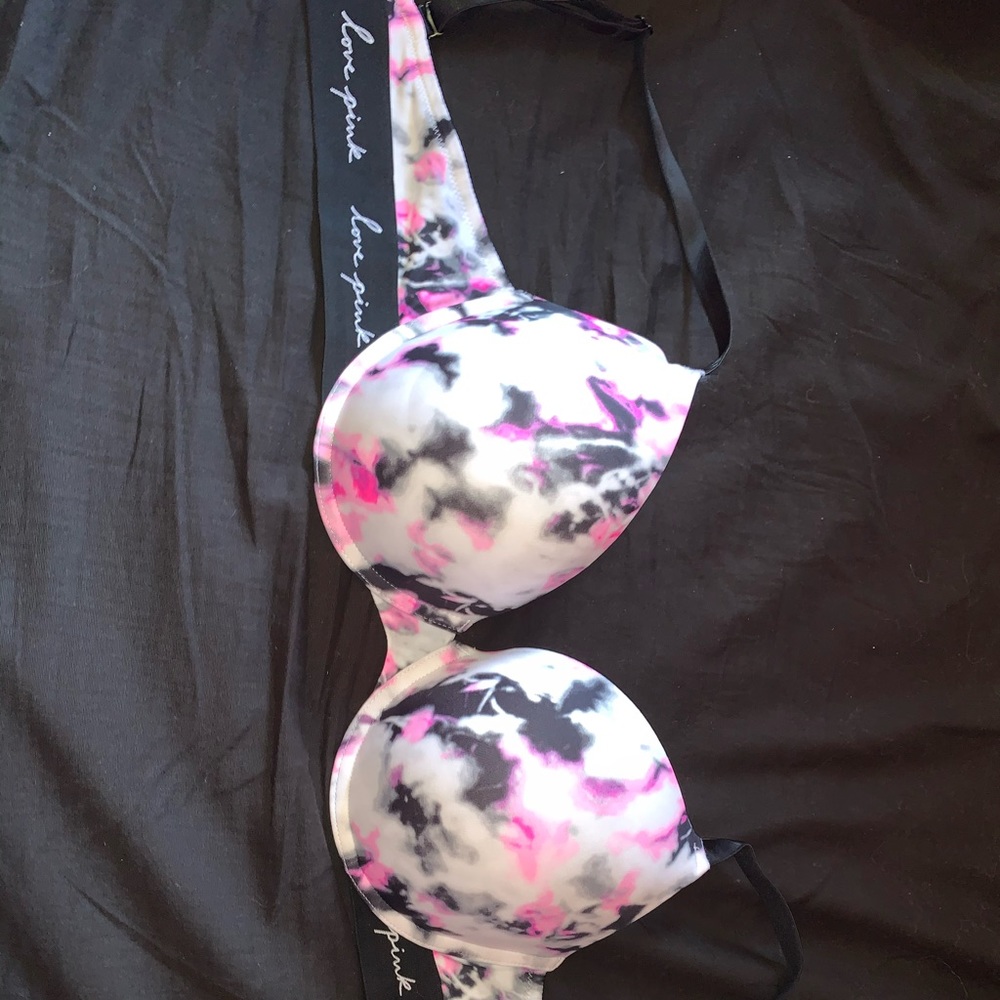 BRAND NEW Victoria’s Secret Love Pink Bra